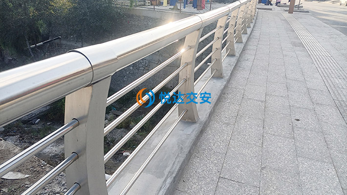河道沟渠防撞 交通路安镀锌桥梁护栏杆 不锈钢复合管 生产厂家可定制